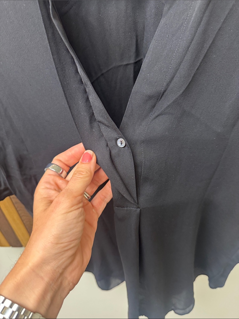 Vince 100% Silk Georgette Cap Sleeve V-Neck Black Blouse, size S - Picture 6 of 7